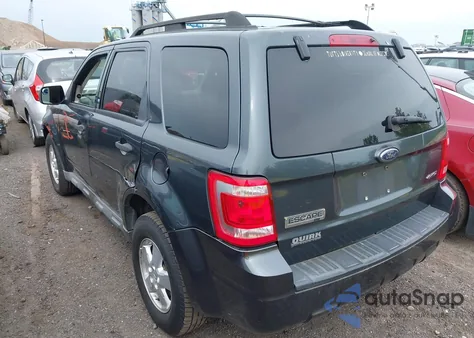 2009 Ford Escape Xlt z USA, uszkodzony, nr VIN 1FMCU93G39KB28146